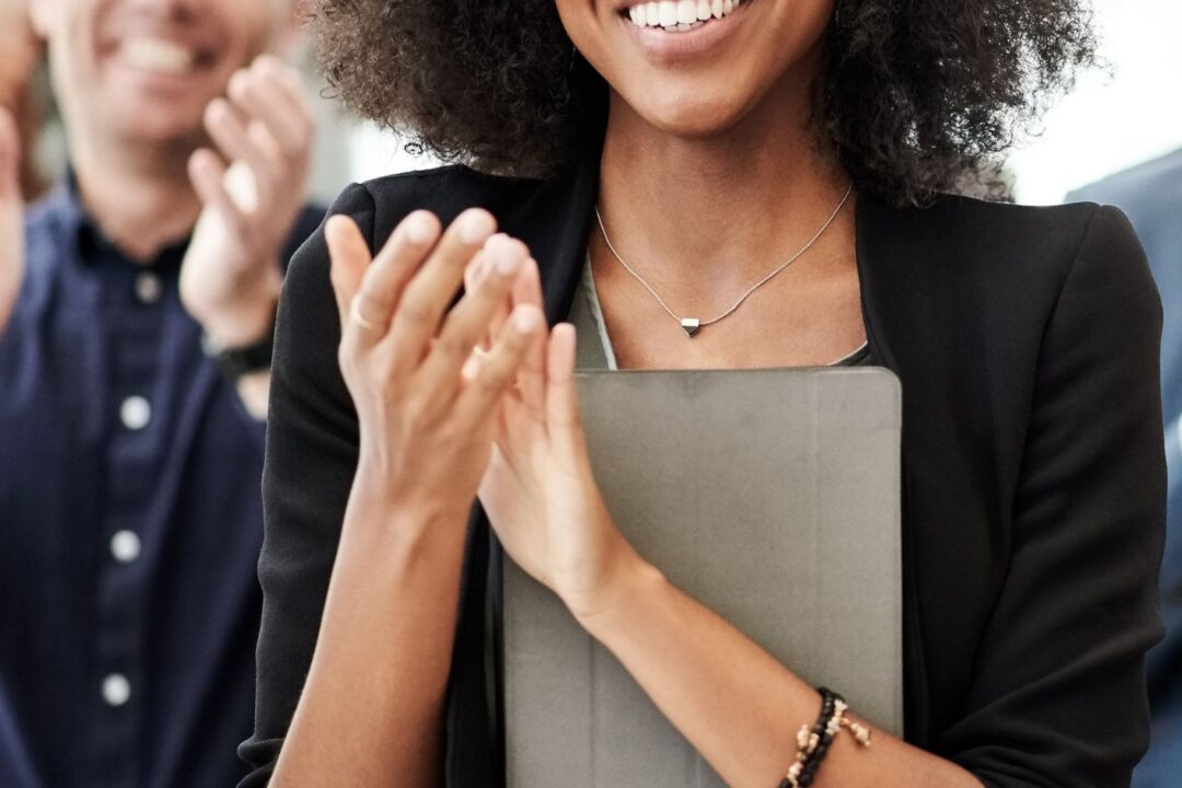 Salud emocional en el entorno empresarial: Bienestar y éxito laboral